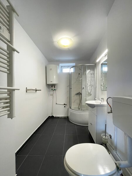 Rahova - Sebastian  Garsoniera 32 mp fara bucatarie   recent renovata